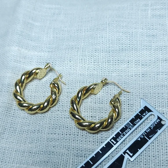 Vintage Gold Twist Twisted Hoop Earrings Modernist Wavy Chunky - Picture 7 of 7